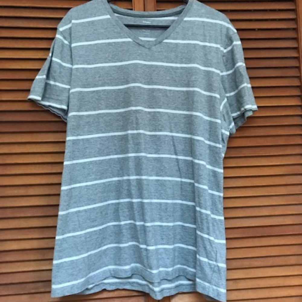 Old Navy V neck